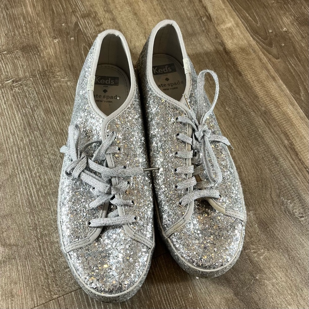 Keds X Kate Spade New York All-over Glitter Sneakers
Women’s 7.5 Silver Gray
